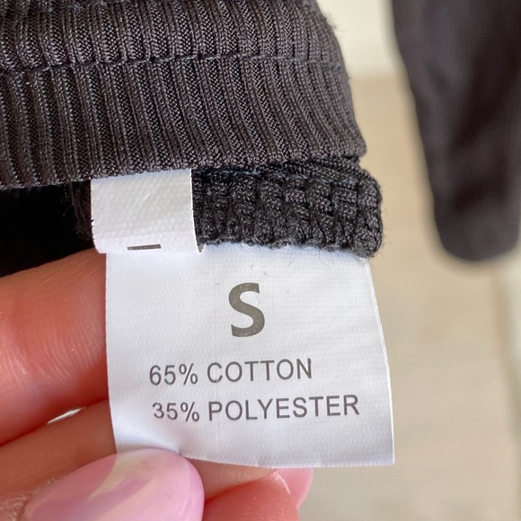 Black top - Picture 3 of 3